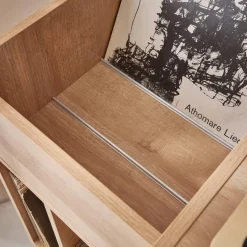 Móvel para vinil com efeito de cana e madeira