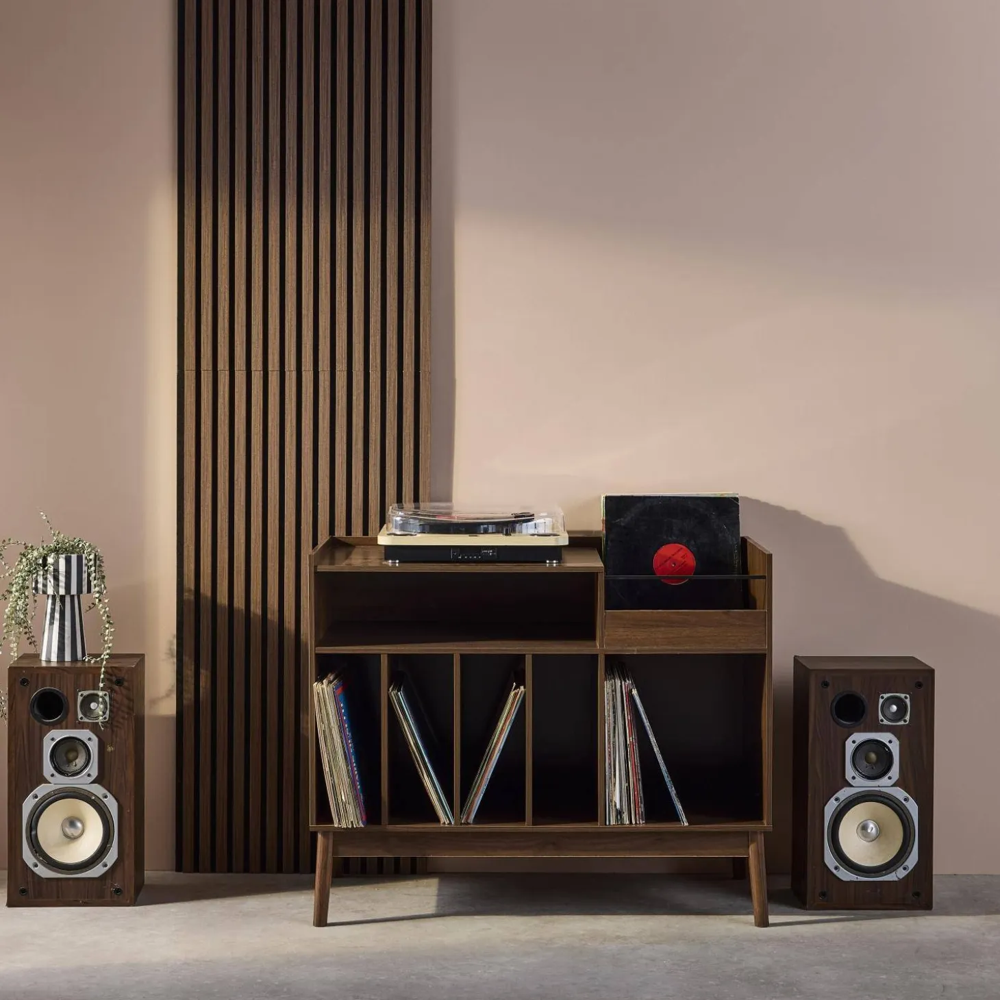 Móvel para vinil vintage com efeito madeira e divisórias