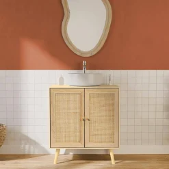 Móvel sob lavabo em decoração de madeira e cana