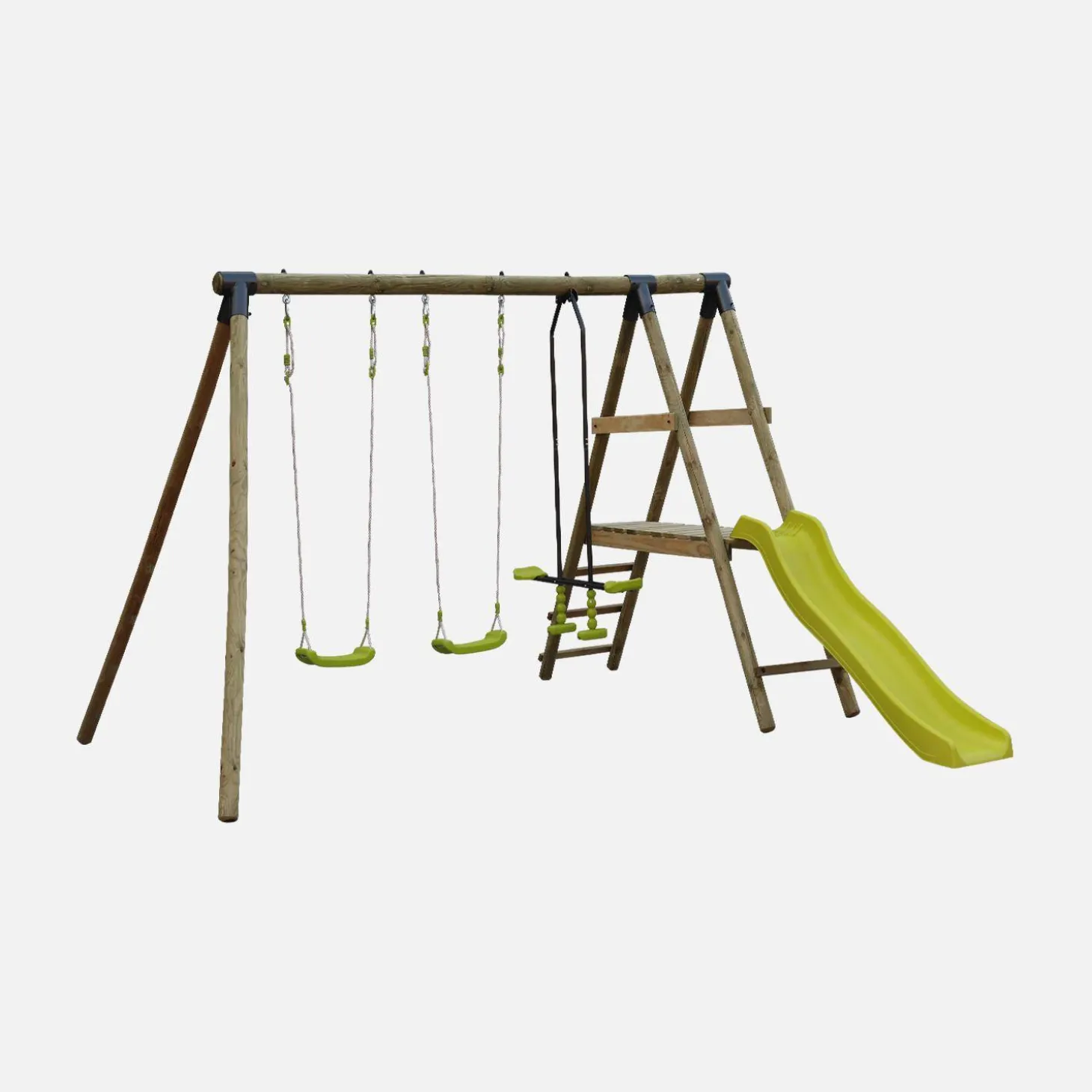 Parque infantil com escorrega e 2 baloiços