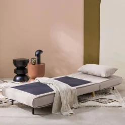 Poltrona cama em tecido simples com base em madeira