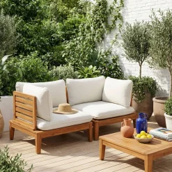 Poltrona modular de jardim em madeira de acácia e bouclé com braços, 2 lugares