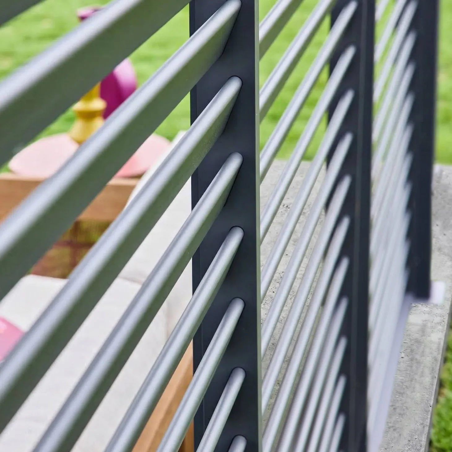 Pérgola bioclimática em alumínio 3x4 + 3 persianas de 1.3m