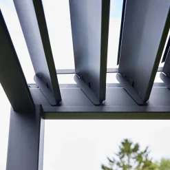 Pérgola bioclimática em alumínio 3x4m + 3 persianas de 100cm