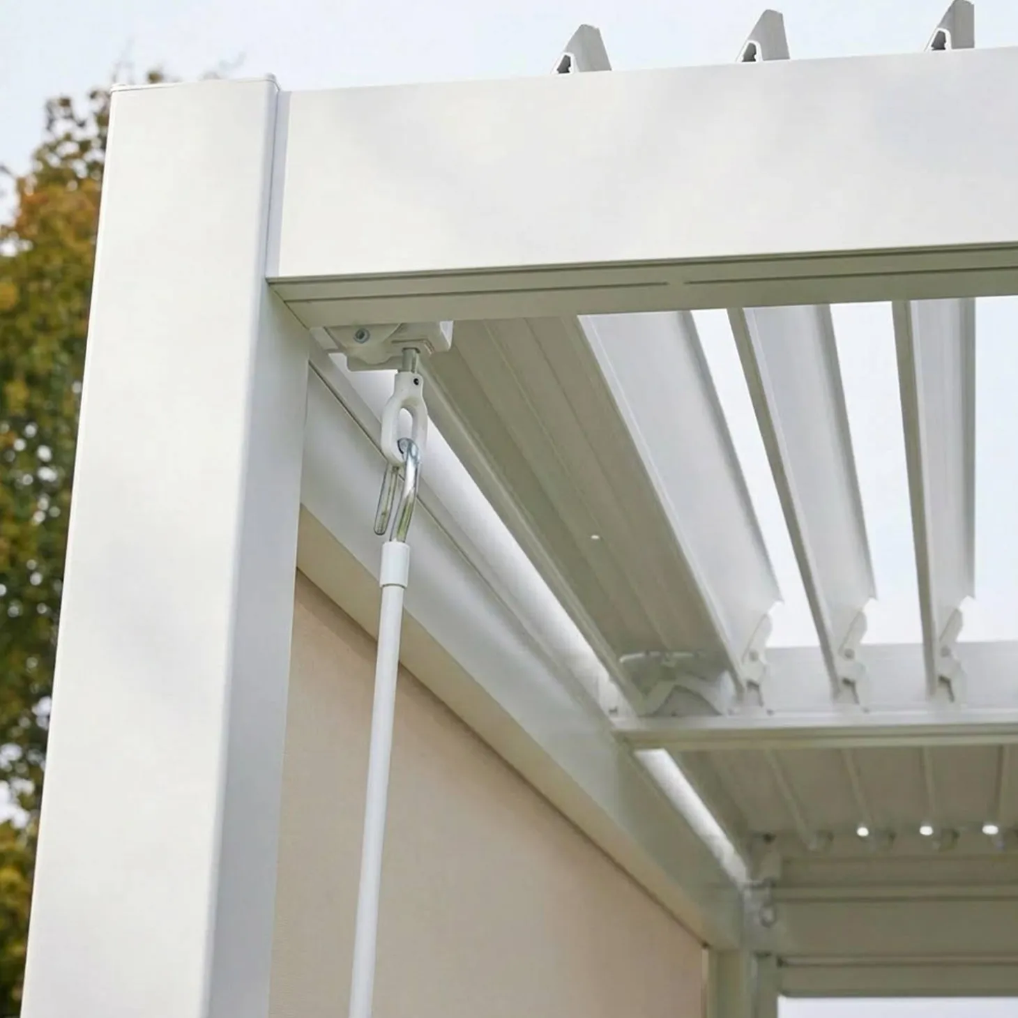 Pérgola bioclimática em alumínio e aço 3x4m com lâminas ajustáveis
