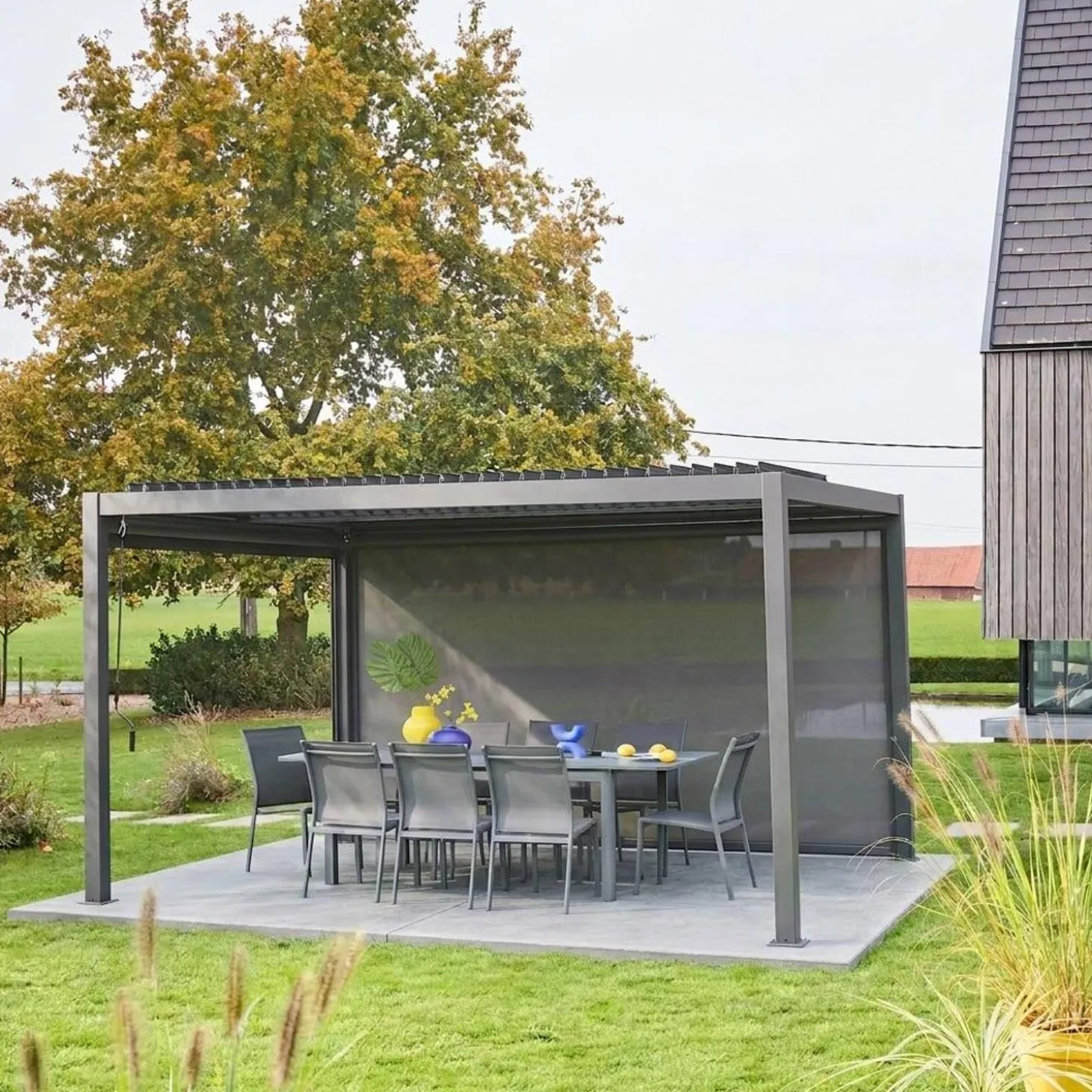 Pérgola bioclimática em alumínio e aço 3x4m + estore 4m