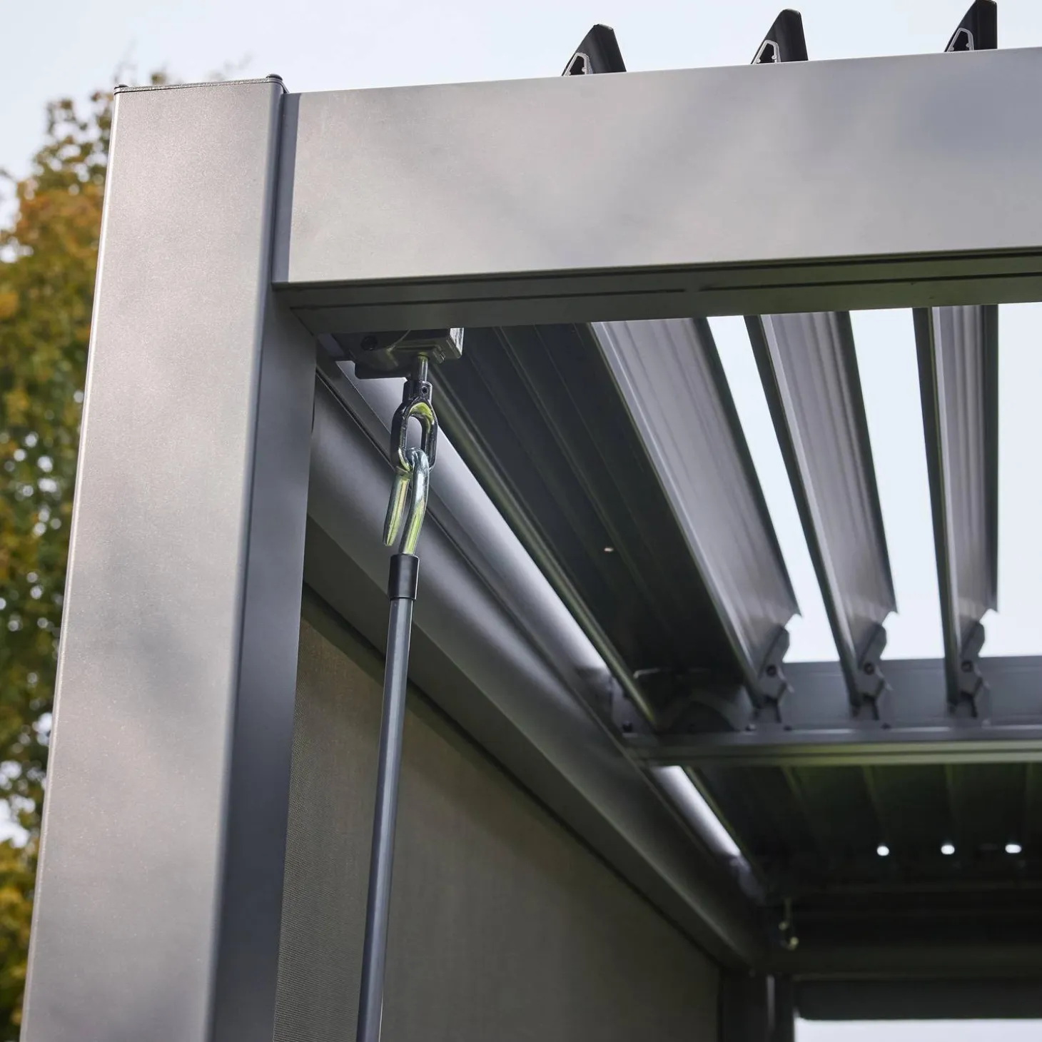 Pérgola bioclimática em alumínio e aço 3x4m com lâminas ajustáveis