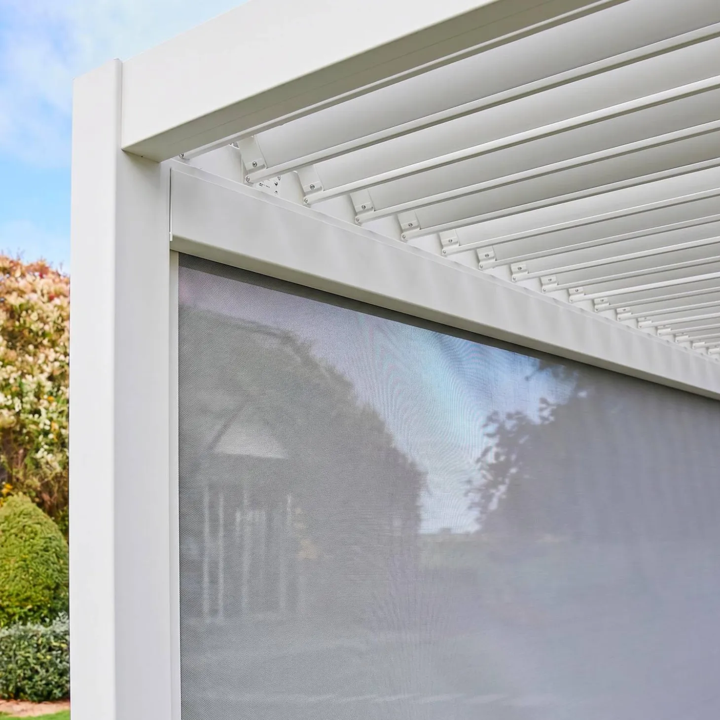 Pérgola bioclimática 3x4m + estore 4m