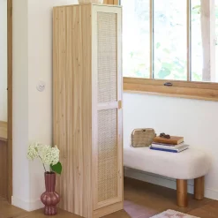 Roupeiro em madeira e cana com 1 porta e 5 prateleiras