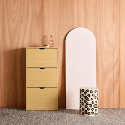 Sapateira decorativa em madeira com 3 gavetas