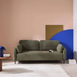 Sofá boucle e base de metal, 3 lugares