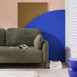 Sofá boucle e base de metal, 3 lugares