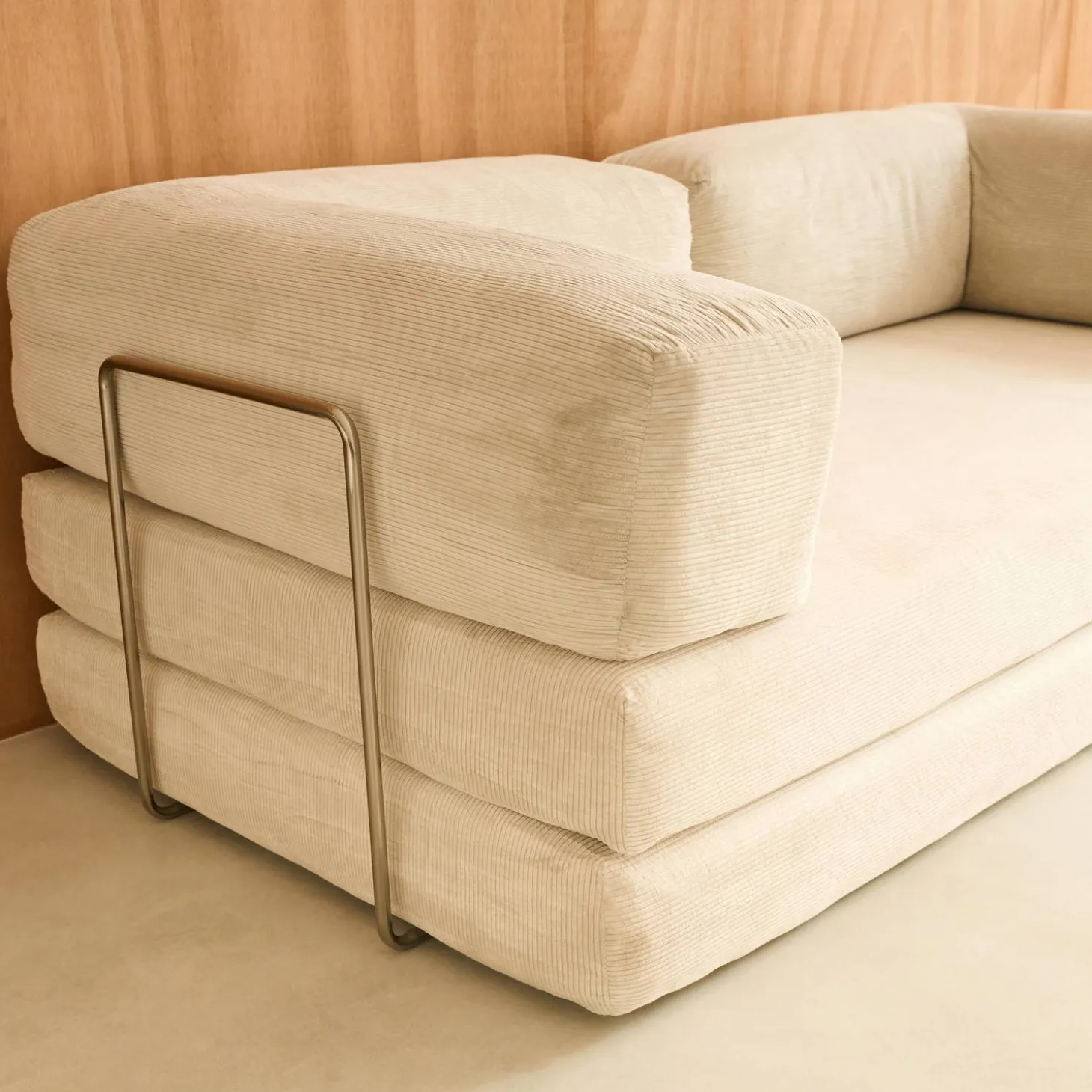 Sofá-cama conversível em veludo canelado com estrutura cromada, 3 lugares