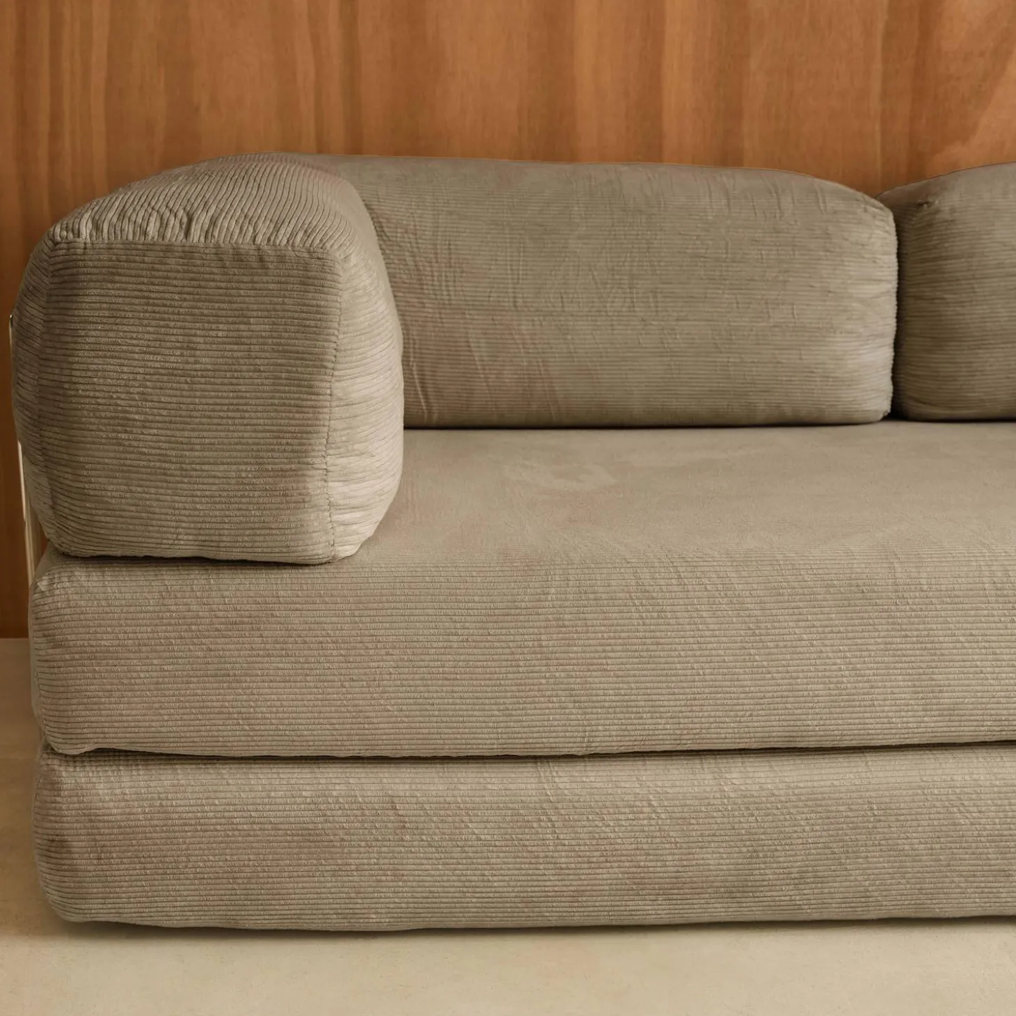 Sofá-cama conversível em veludo canelado com estrutura cromada, 3 lugares