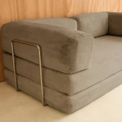Sofá-cama conversível em veludo canelado com estrutura cromada, 3 lugares