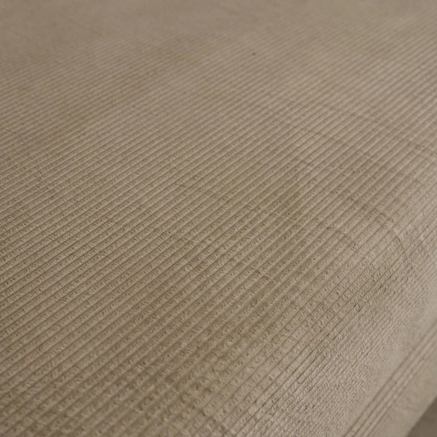 Sofá-cama conversível em veludo canelado com estrutura cromada, 3 lugares