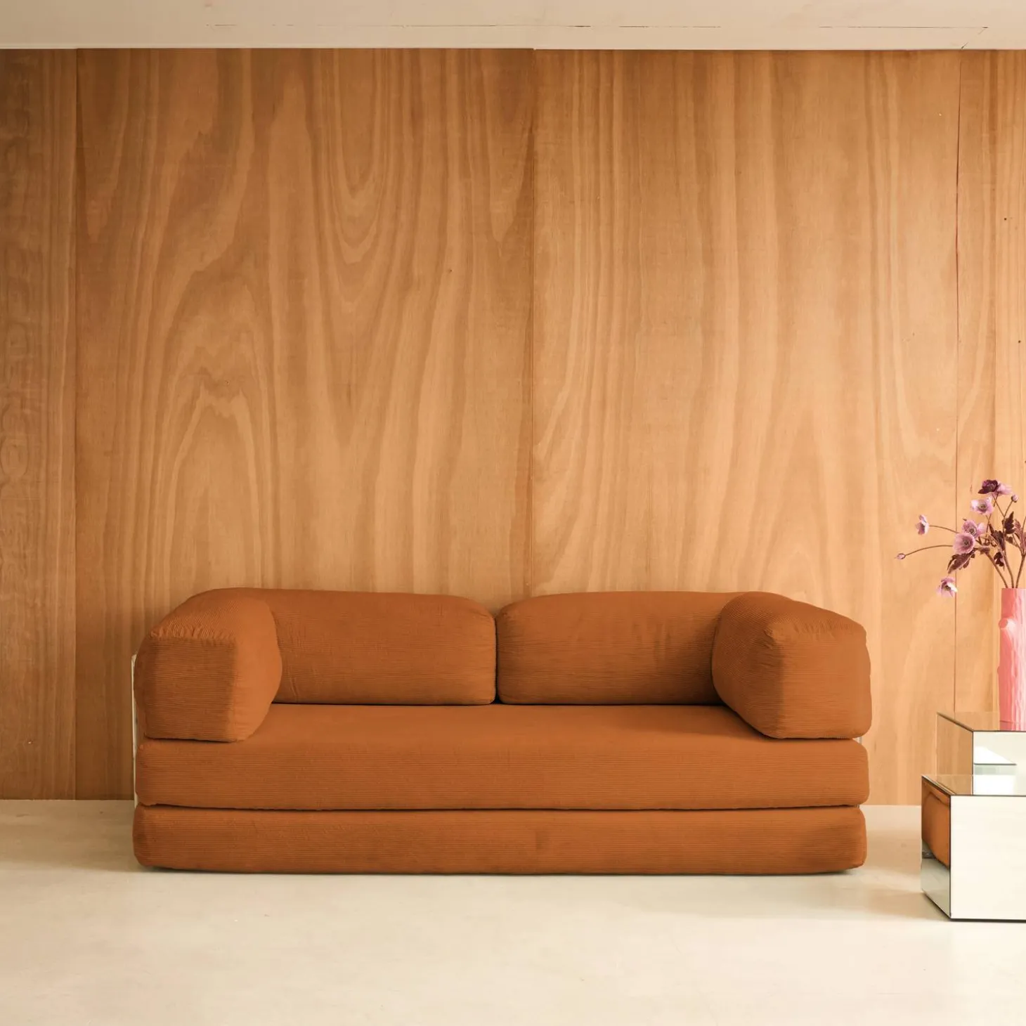 Sofá-cama conversível em veludo canelado com estrutura cromada, 3 lugares