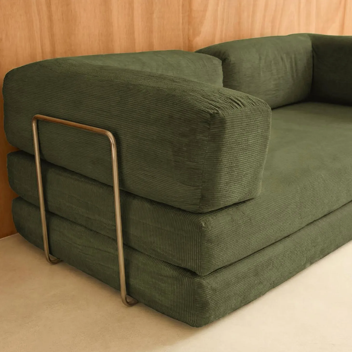 Sofá-cama conversível em veludo canelado com estrutura cromada, 3 lugares