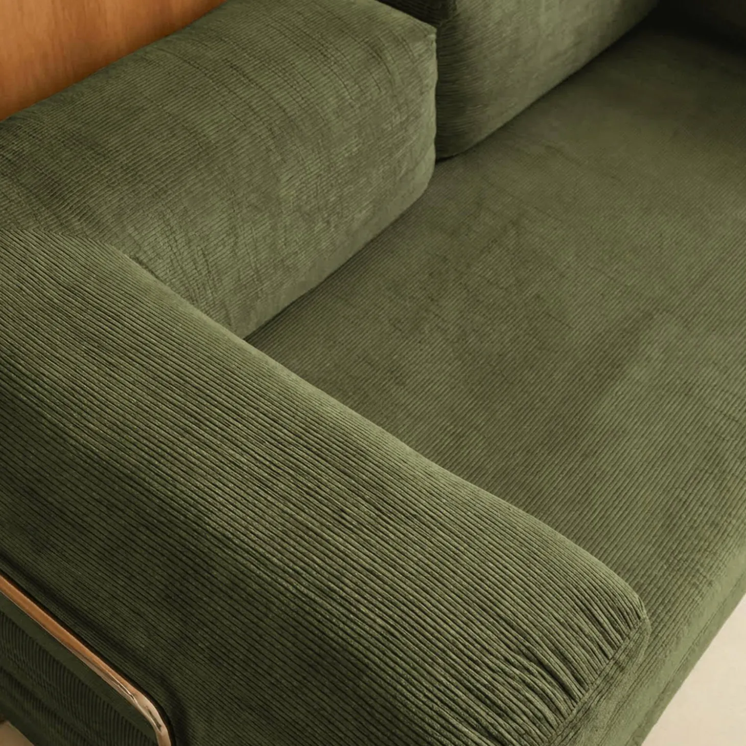 Sofá-cama conversível em veludo canelado com estrutura cromada, 3 lugares