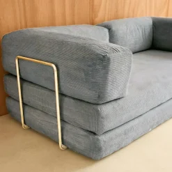 Sofá-cama conversível em veludo canelado com estrutura cromada, 3 lugares
