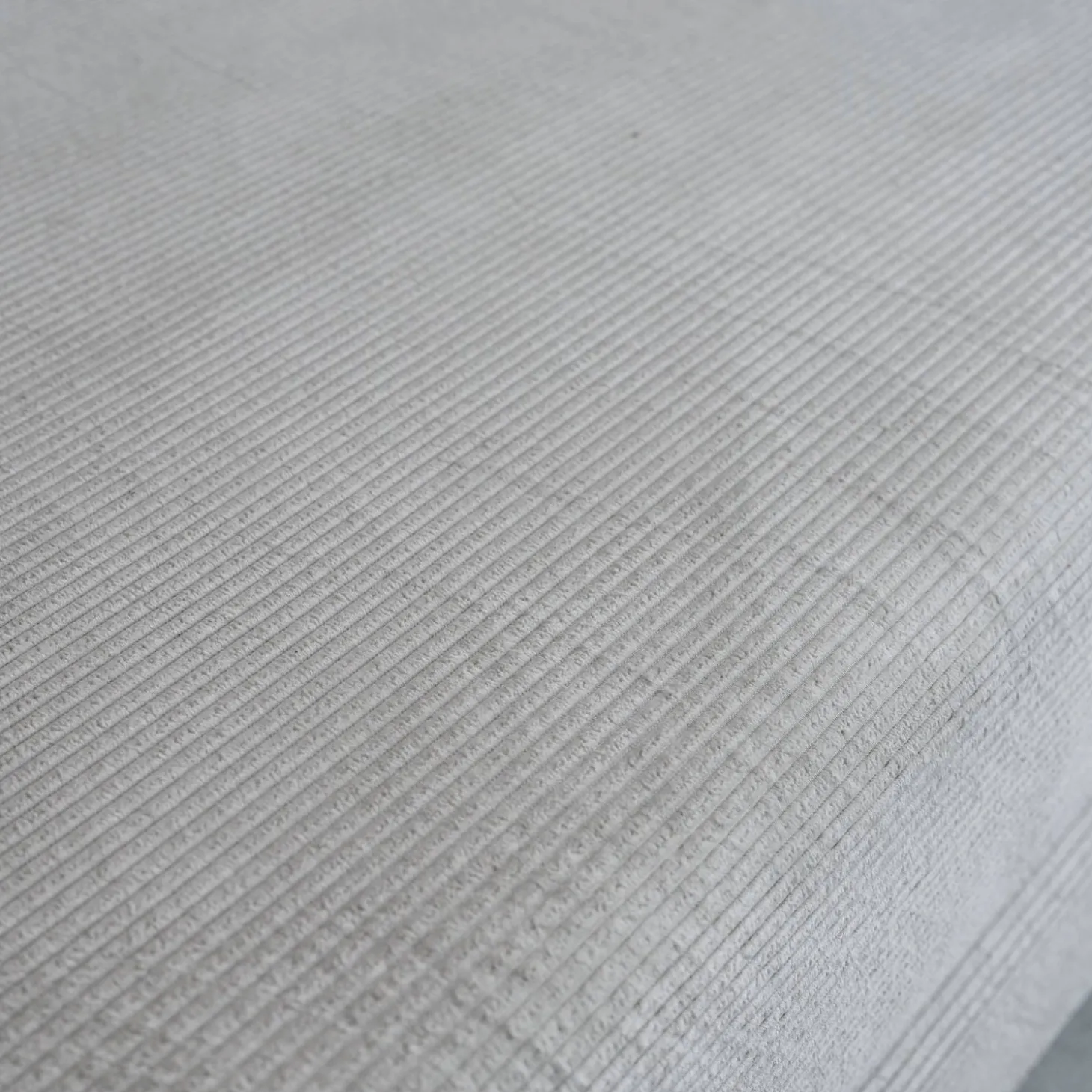 Sofá-cama conversível em veludo canelado com estrutura cromada, 3 lugares