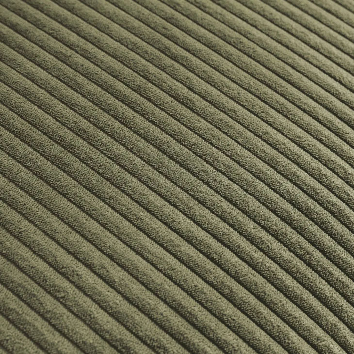 Sofá-cama reversível em veludo canelado com pés em metal, 2-3 lugares