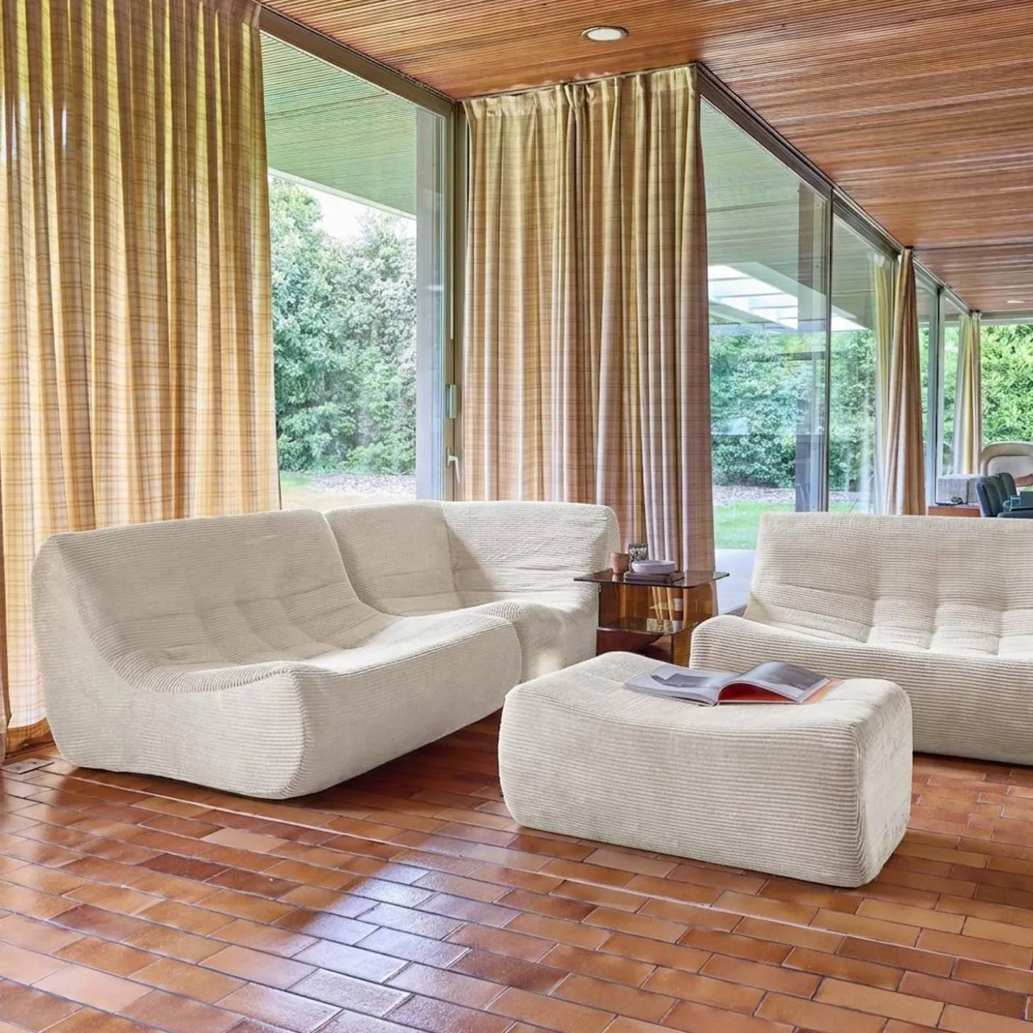 Sofá de canto modular com apoio para os pés em veludo canelado, 5 lugares