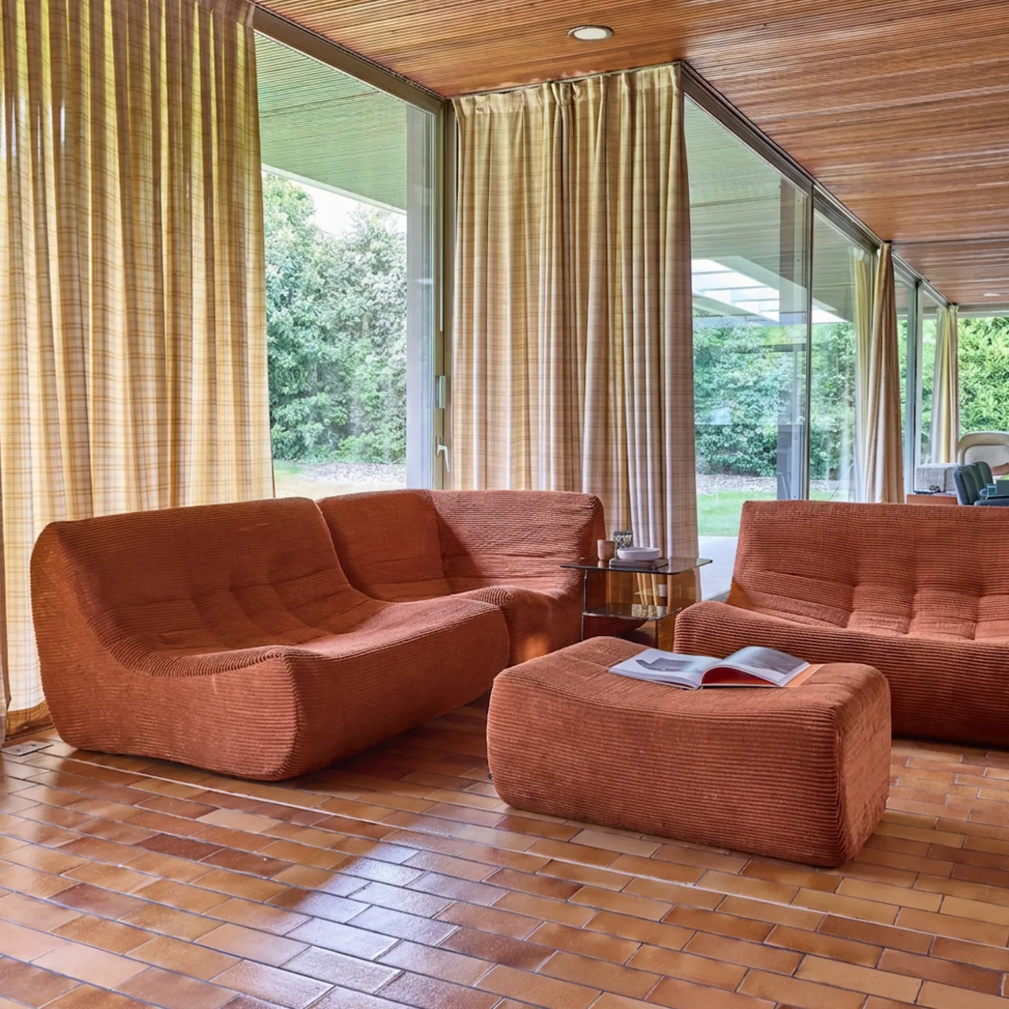 Sofá de canto modular com apoio para os pés em veludo canelado, 5 lugares