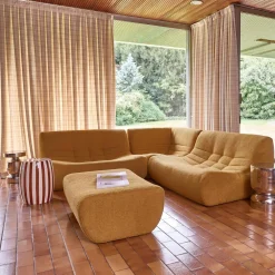 Sofá de canto modular com apoio para os pés em tecido bouclé, 5 lugares