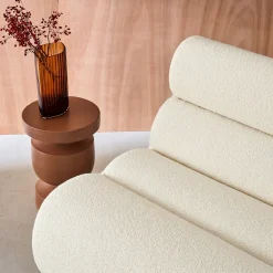 Sofá modular com apoio para os pés em tecido bouclé, 3 lugares