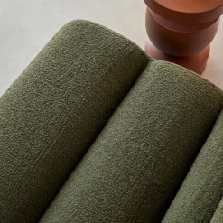 Sofá modular com apoio para os pés em tecido bouclé, 3 lugares