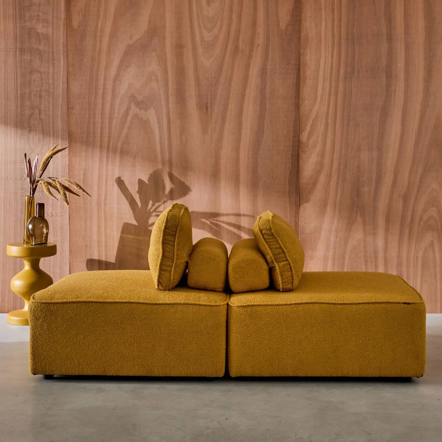 Sofá modular em tecido boucle de 2 lugares