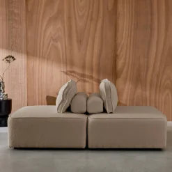 Sofá modular em tecido boucle de 2 lugares