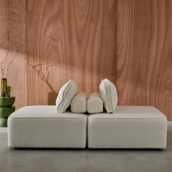 Sofá modular em tecido boucle de 2 lugares
