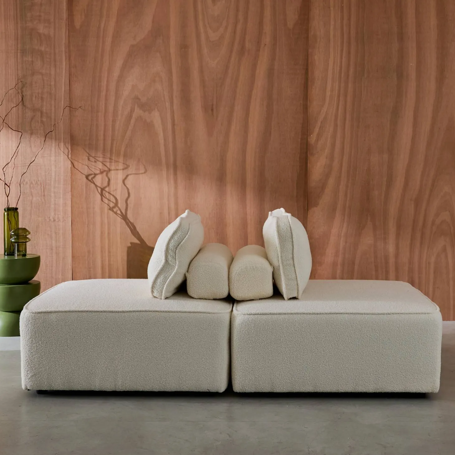 Sofá modular em tecido boucle de 2 lugares