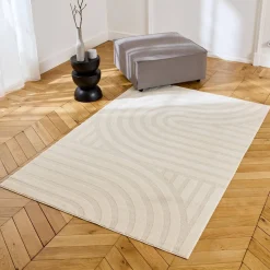 Tapete com padrão de arcos creme