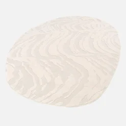 Tapete interior com forma de seixo com relevo creme