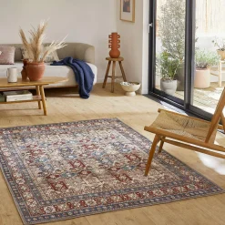 Tapete interior com padrão oriental multicolorido