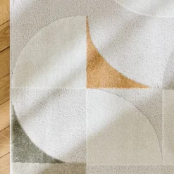 Tapete interior com padrão retro em creme