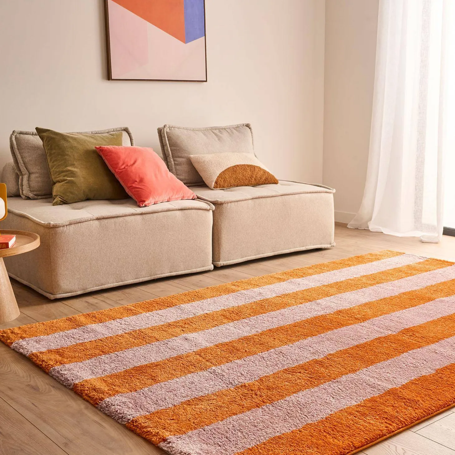 Tapete interior com riscas laranja e rosa