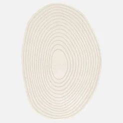Tapete interior em forma de seixo com padrão circular creme