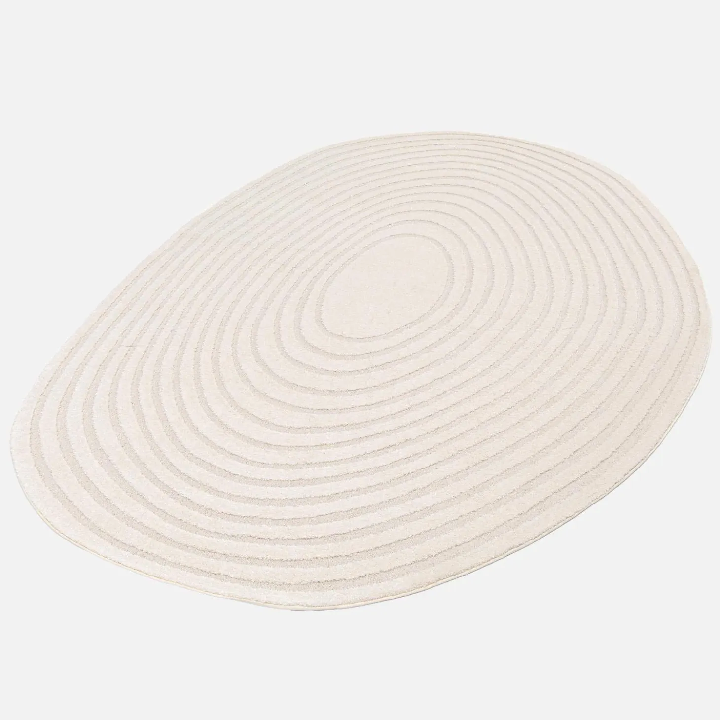 Tapete interior em forma de seixo com padrão circular creme