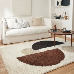 Tapete interior shaggy com padrões circulares bege, marrom, preto